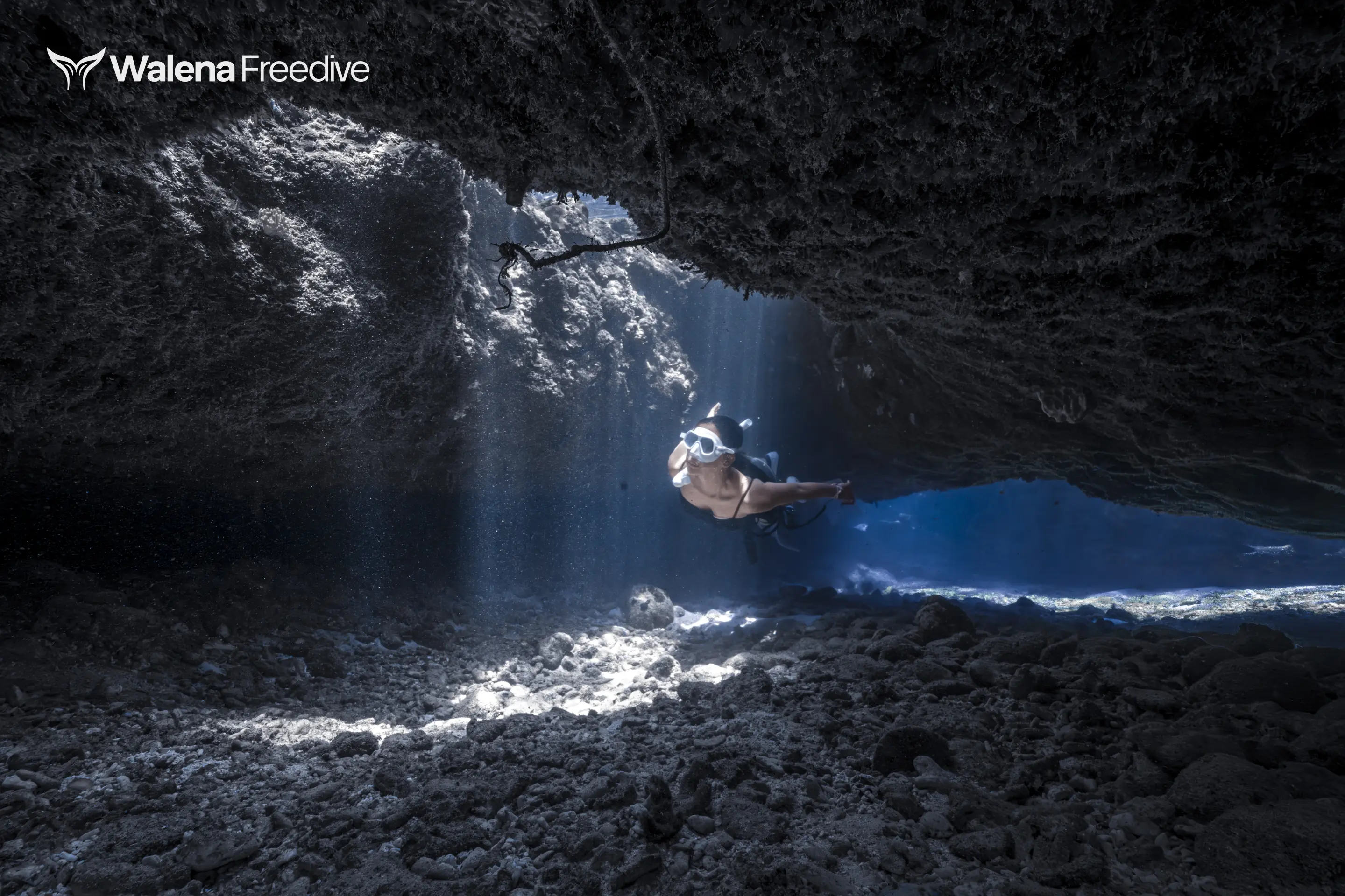 Freediver di perairan jernih Kepulauan Selayar